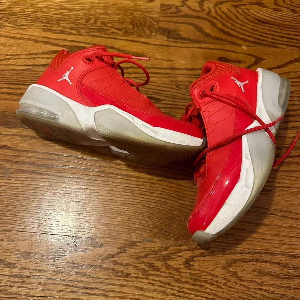 Boys Nike Jordans Red Sz 4.5 - Picture 3 of 7